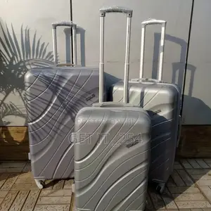 *3 in 1 Luxurious Fibre Suitcase*
Zipper Closure Frame.