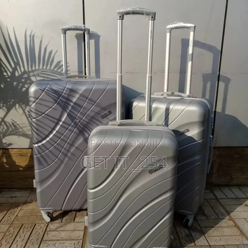 *3 in 1 Luxurious Fibre Suitcase*
Zipper Closure Frame.