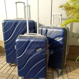 *3 in 1 Luxurious Fibre Suitcase*
Zipper Closure Frame.