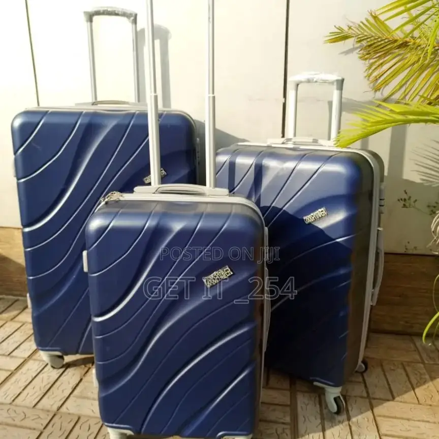 *3 in 1 Luxurious Fibre Suitcase*
Zipper Closure Frame.
