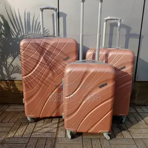 *3 in 1 Luxurious Fibre Suitcase*
Zipper Closure Frame.