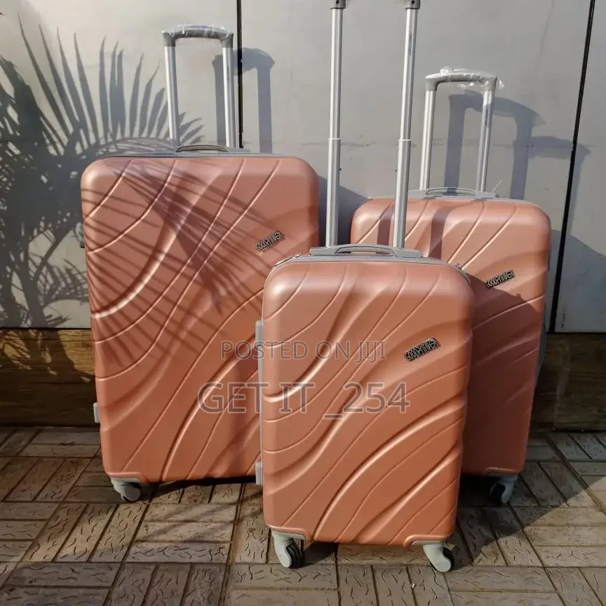 *3 in 1 Luxurious Fibre Suitcase*
Zipper Closure Frame.