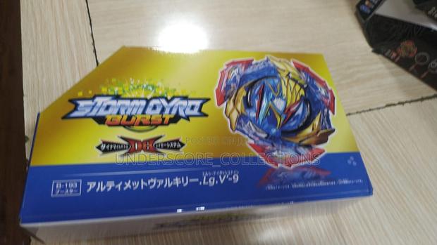 Different Colour Beyblade With Launcher - thumbnail 2