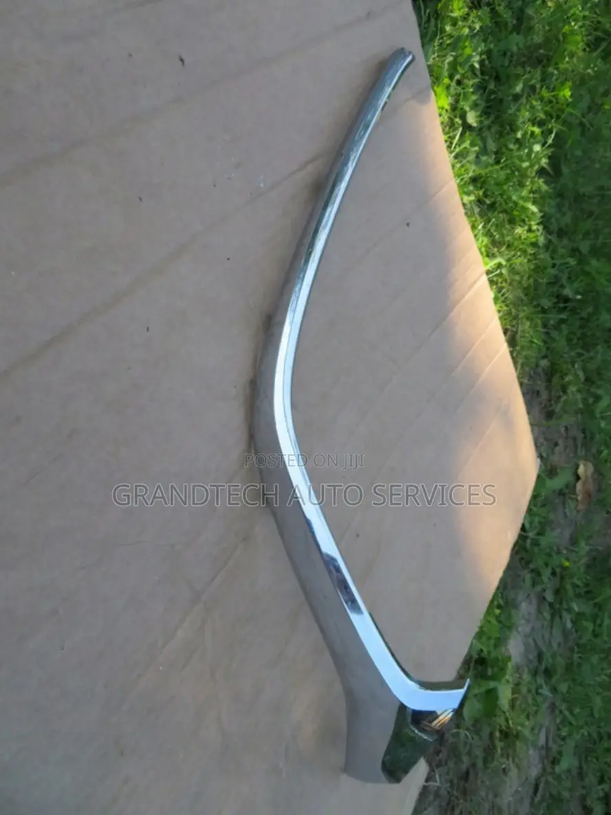 Mazda Demio Grill Chrome ==