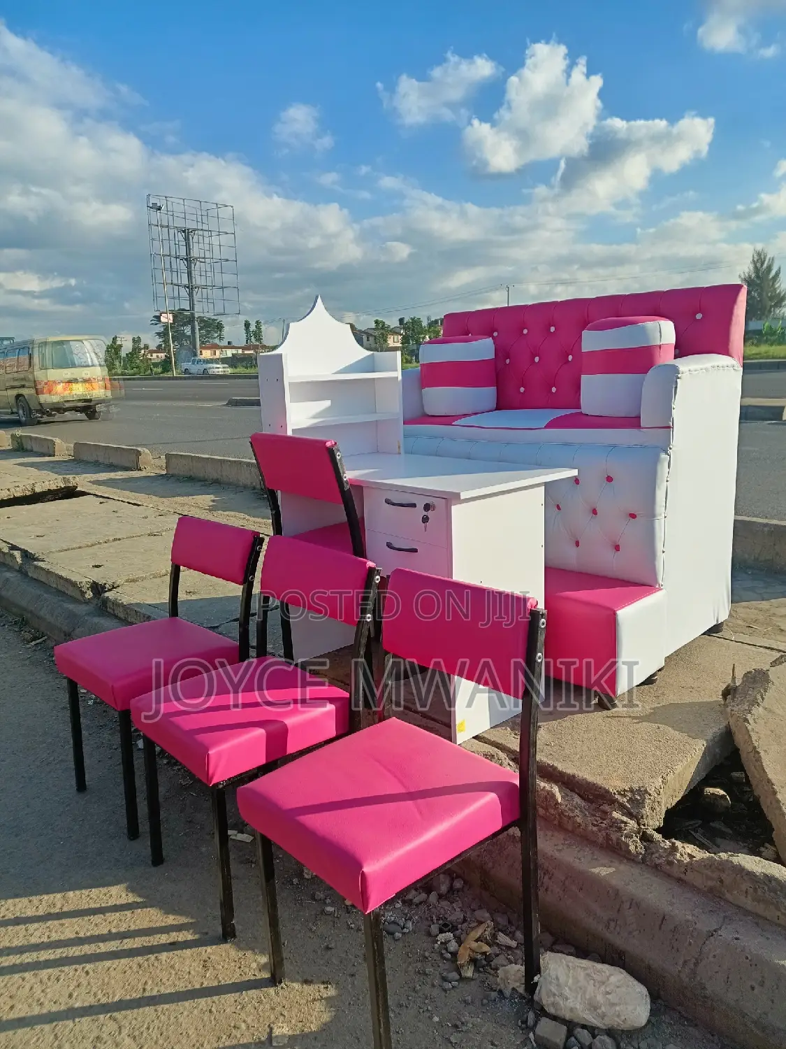 Pedicure Seat 2 Seater, Table and 4 Chairs 
