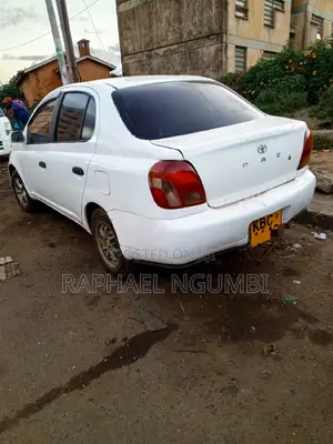 Toyota Platz 1999 White