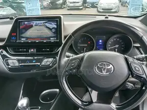Toyota C-HR 2017 Green