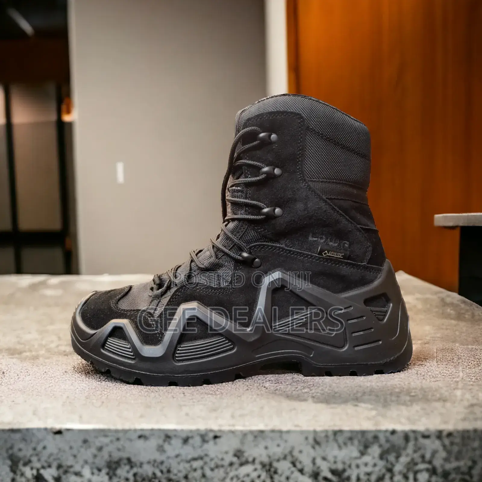 Black Lowa Boots >Lowa Tactical Military Boots/Hiking Boots