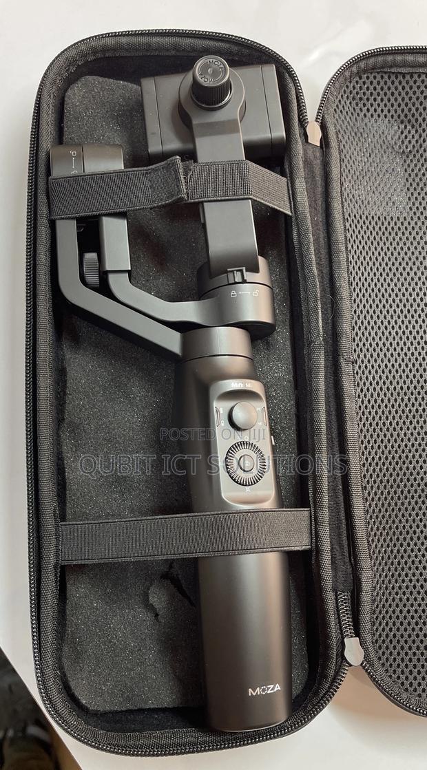 Moza Mini-Mi Gimbal With Wireless Charging - main view