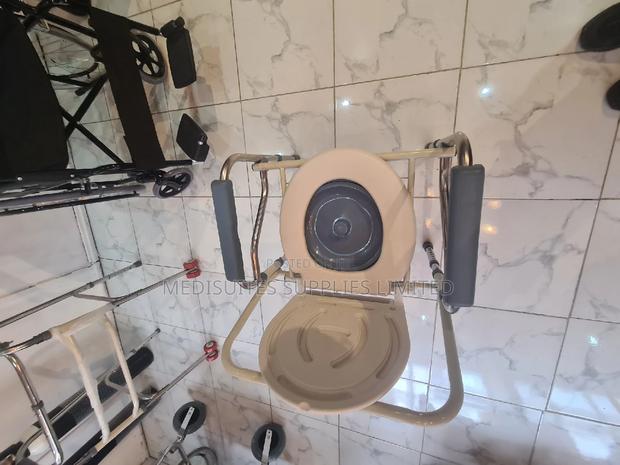 Commode Seat With Adjustable Height. - main view