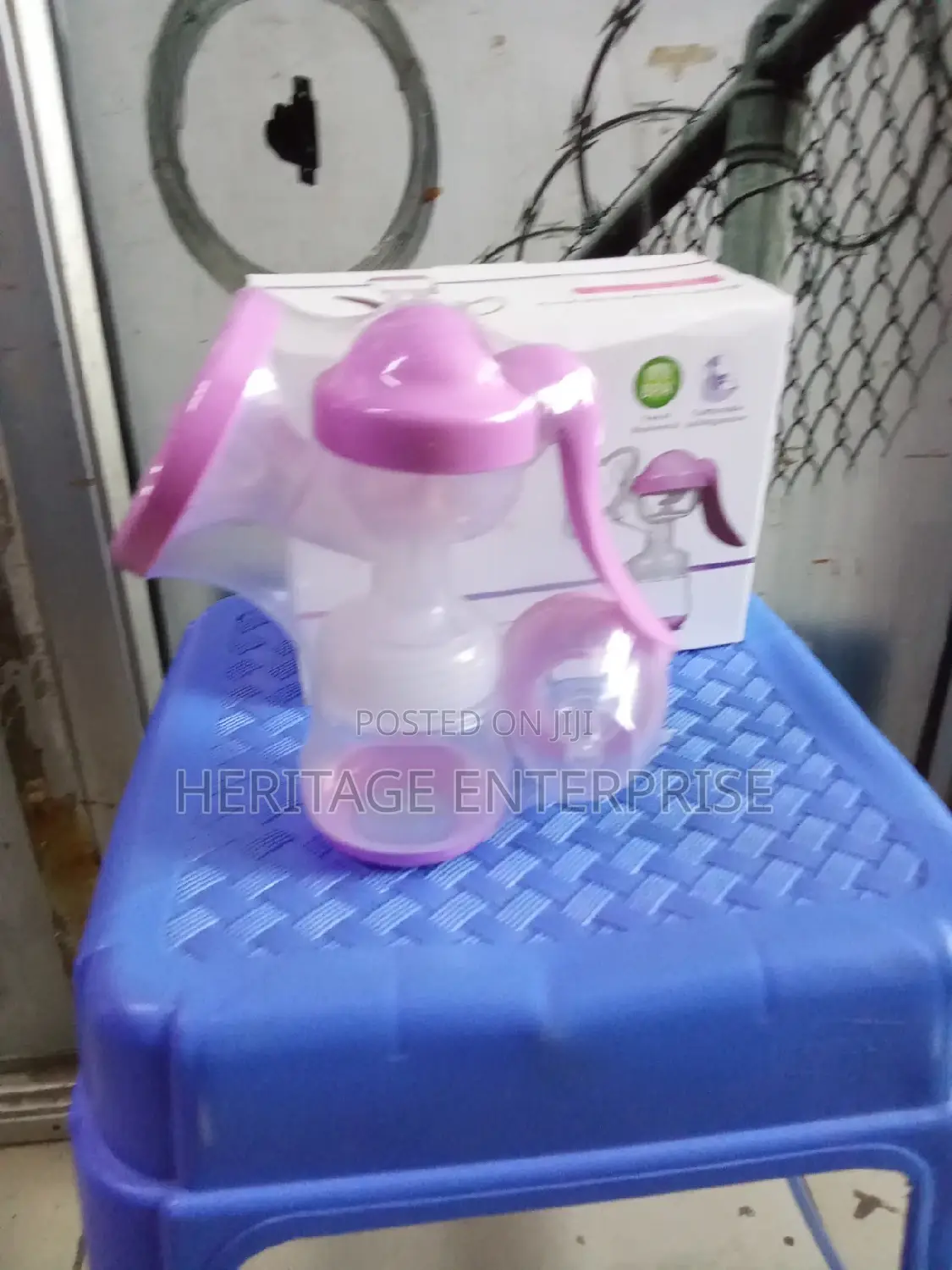 Manual Breast Pump + Free Baby Bottle Cap