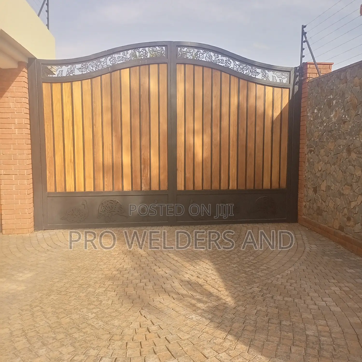 "Heavy Duty Wooden Steel Gate – Durable and Stylish Look"