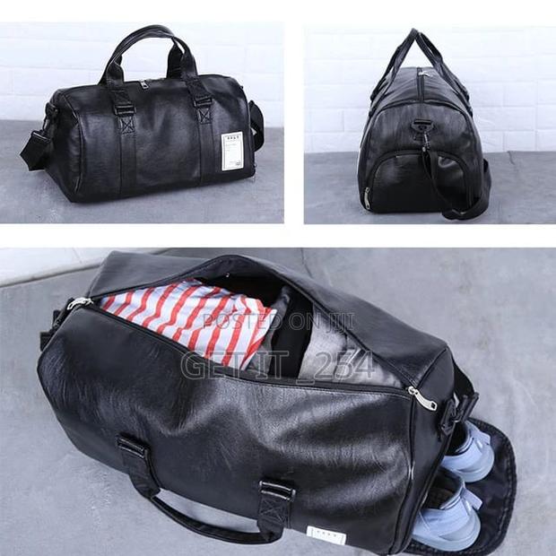 *Leather Duffle Bag*
*Material:Leather*
*Colors:Black - main view