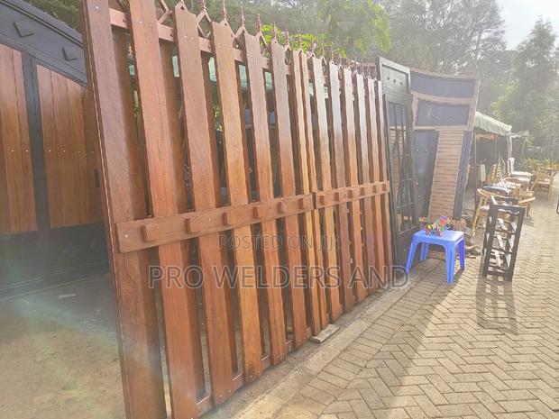 Custom Wooden Gates - thumbnail 2