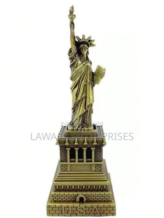 32 CMS Statue of Liberty Decor