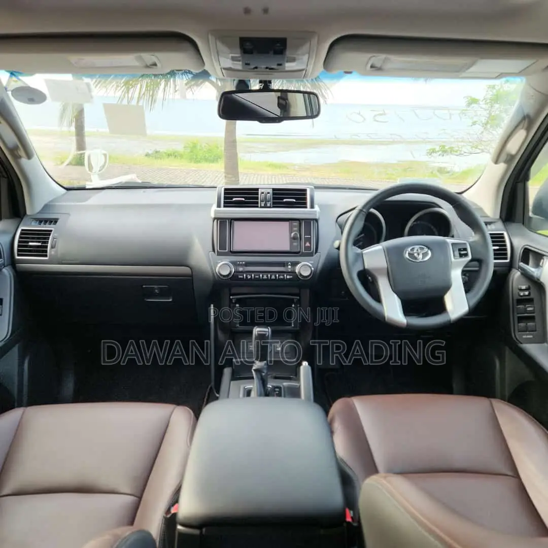 Toyota Land Cruiser Prado 2017 White