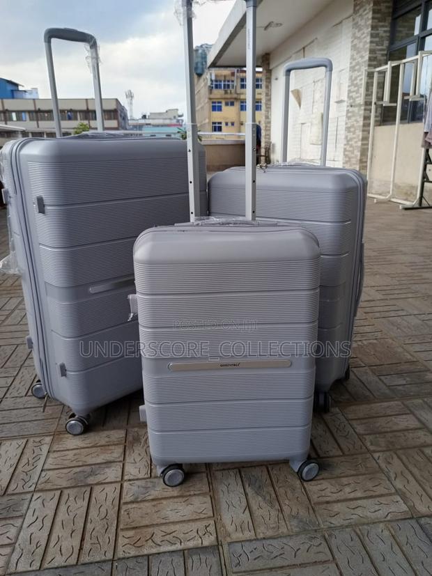 *3 in 1 Luxurious Unbreakable Suitcase* - thumbnail 2