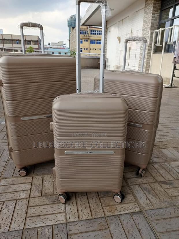 *3 in 1 Luxurious Unbreakable Suitcase* - thumbnail 4