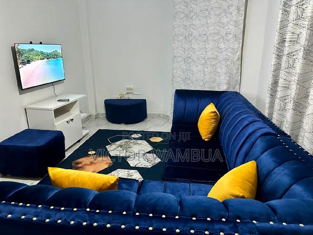 Stelvic Luxurious One Bedroom Airbnb - thumbnail 3