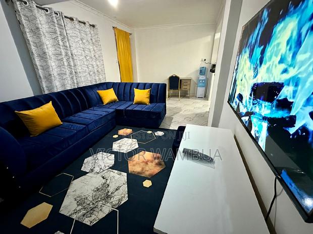 Stelvic Luxurious One Bedroom Airbnb - thumbnail 4