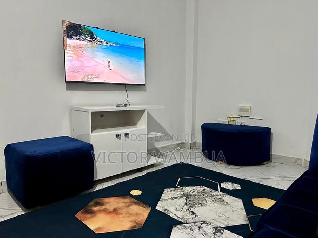 Stelvic Luxurious One Bedroom Airbnb - thumbnail 6