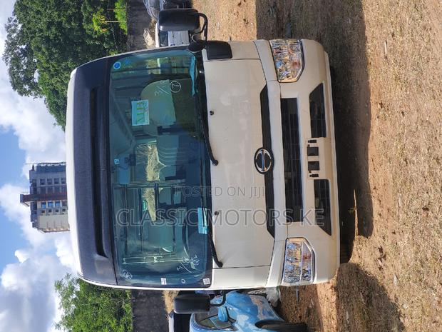 Toyota Coaster 2017 White - thumbnail 2