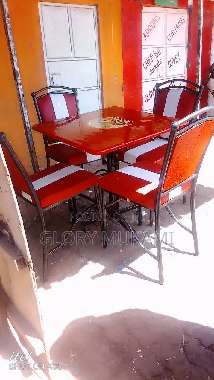 Brand New Bar N Restaraunt Table +High(4 )Chairs