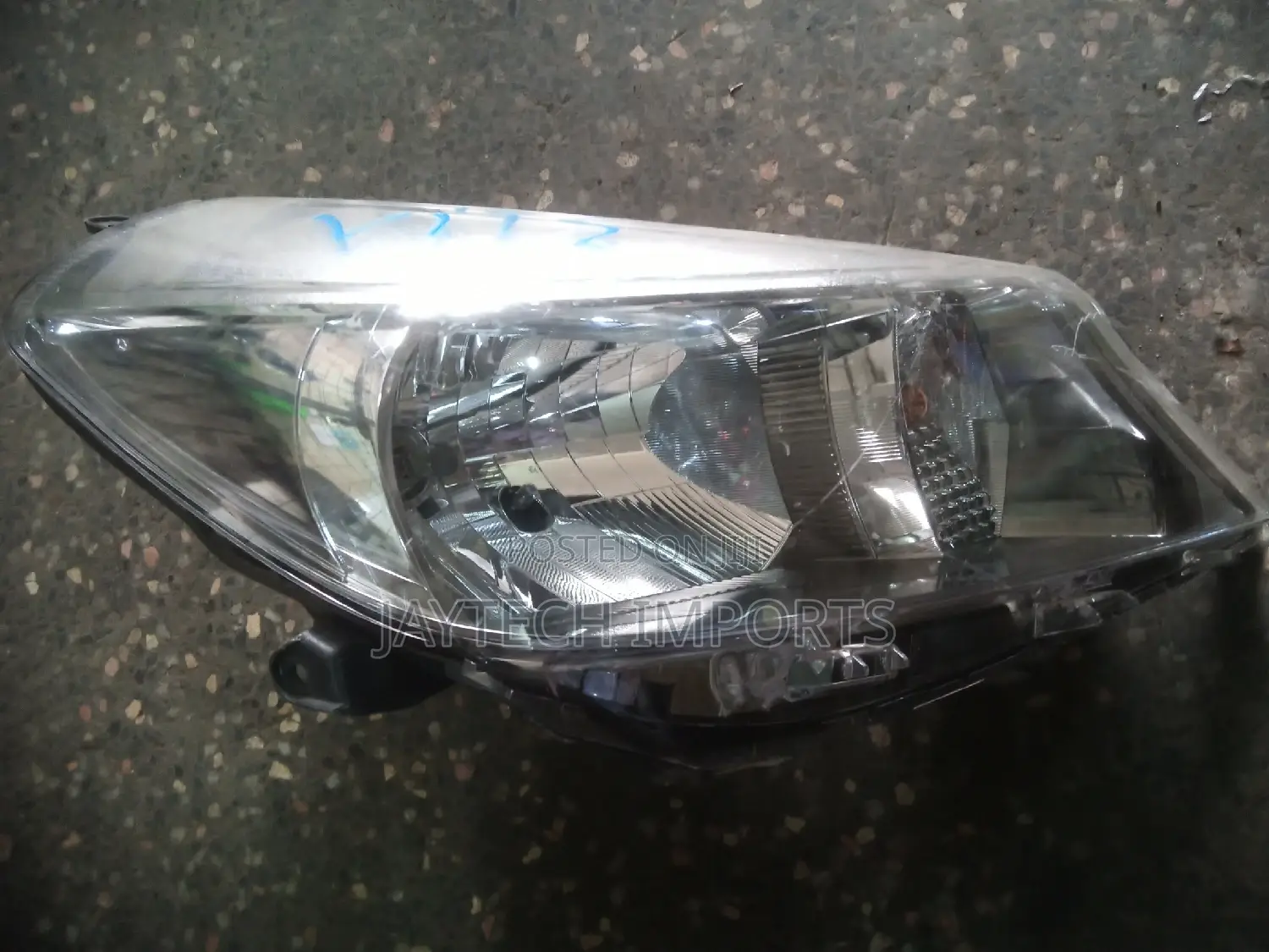 Toyota Vitz 2012 Model Headlight Non Xenoñ