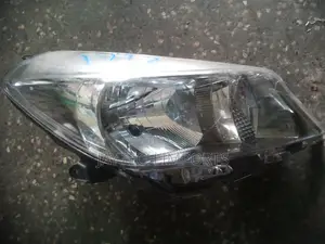 Toyota Vitz 2012 Model Headlight Non Xenoñ