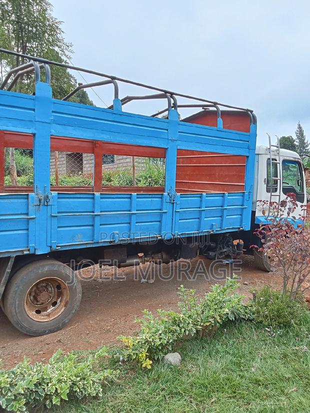 Isuzu Forward - main view