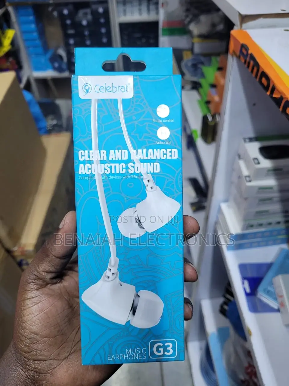 Earphones.Good And Quality Celebrat Earphones.