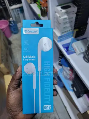 Earphones.Good And Quality Celebrat Earphones.