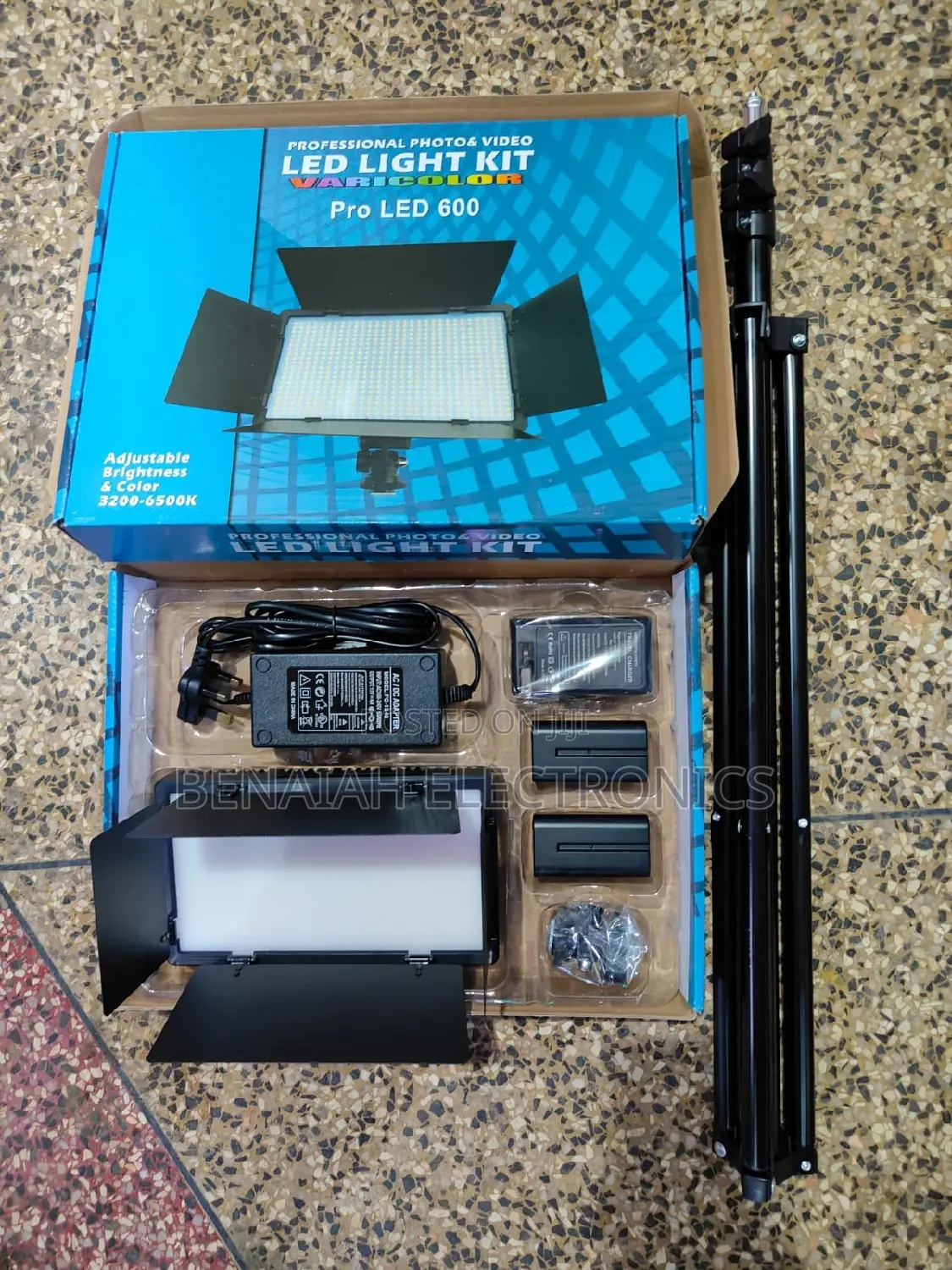 New Led 600 Pro Light Lamp.Good Rechargeable Batteries