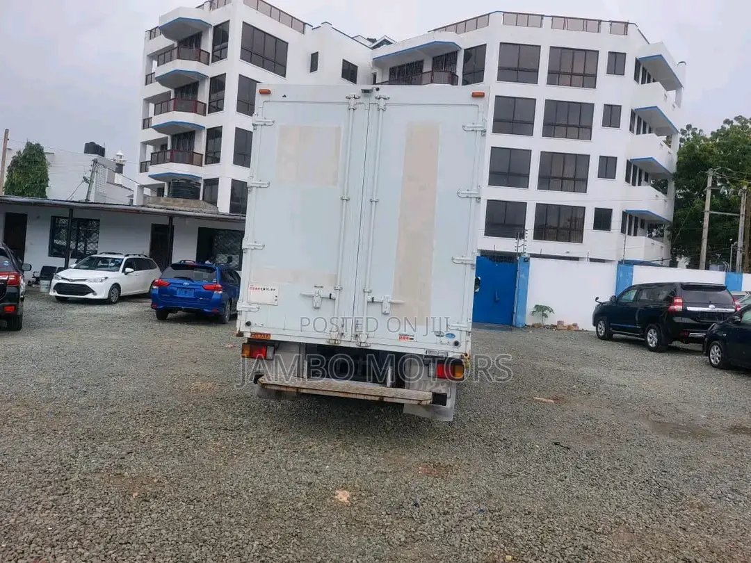 Isuzu ELF Closed Body