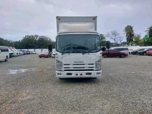 Isuzu ELF Closed Body - main view