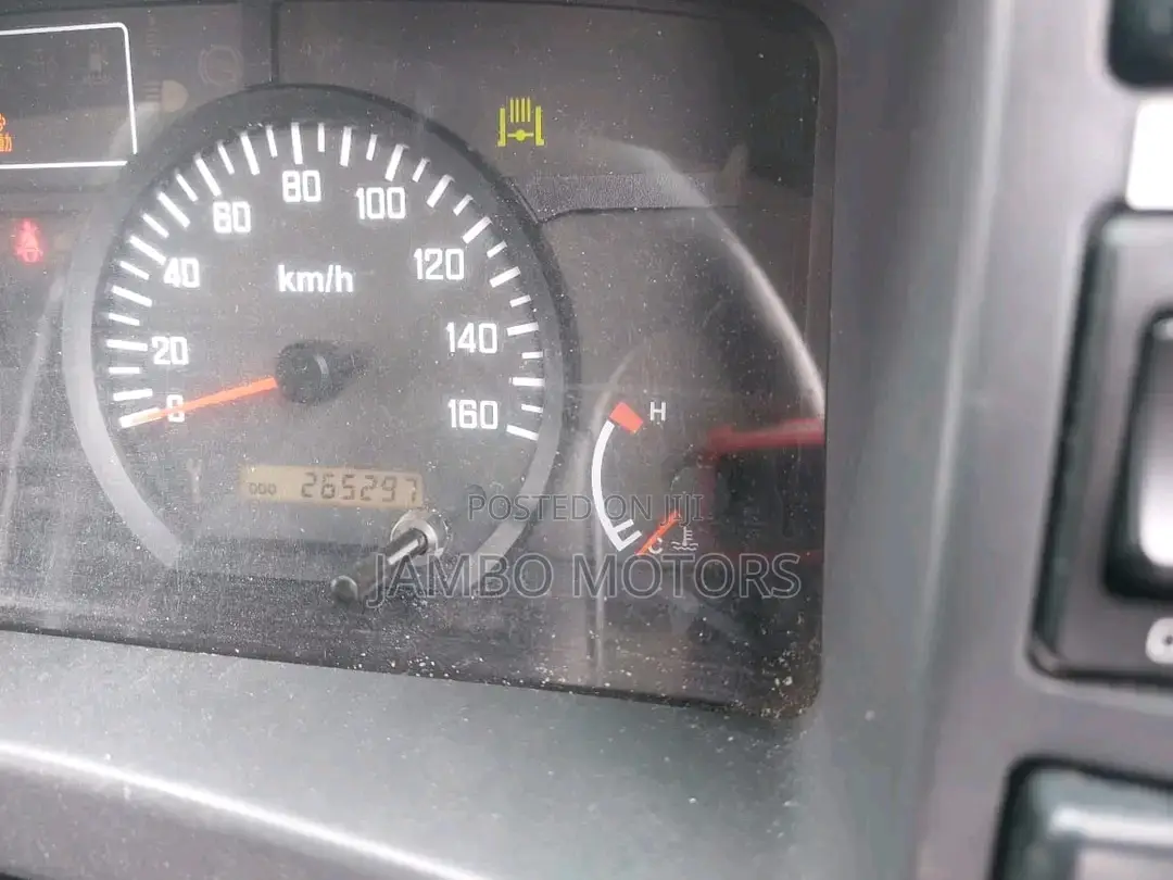 Isuzu ELF Closed Body