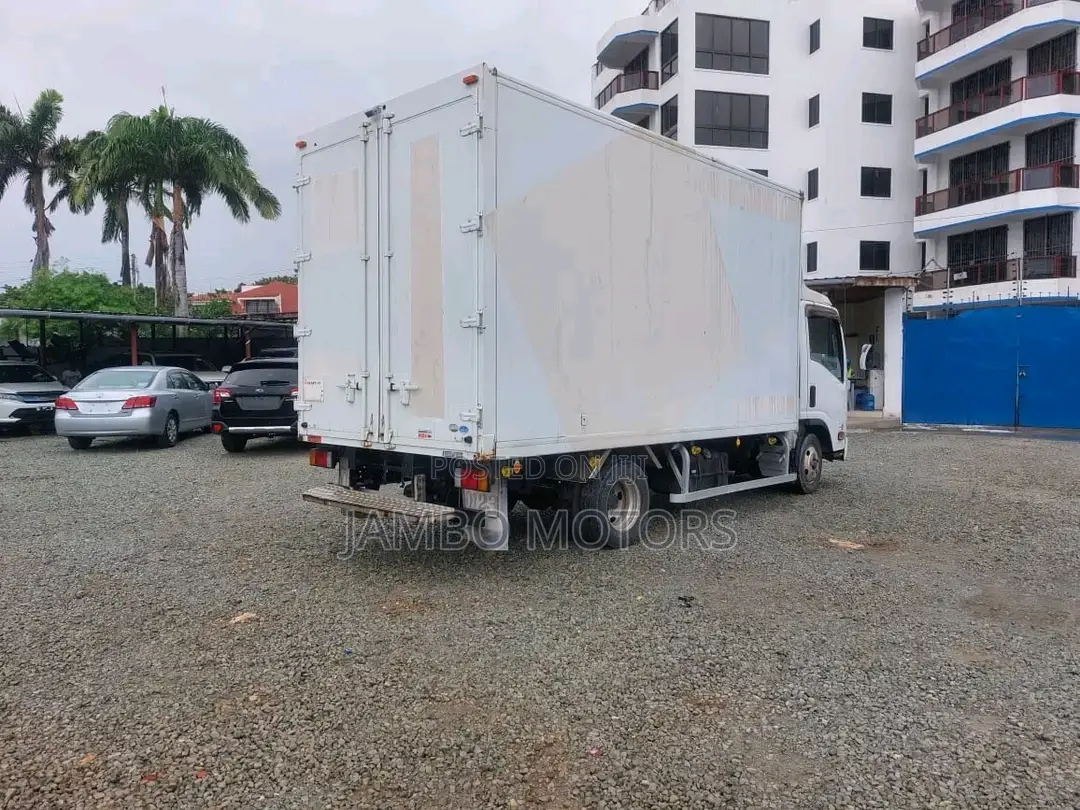 Isuzu ELF Closed Body