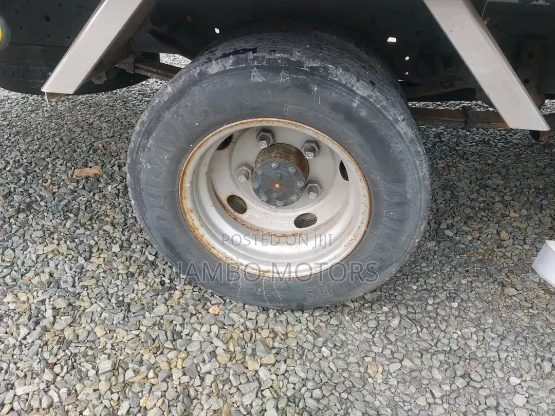 Isuzu ELF Closed Body