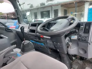Isuzu ELF Closed Body