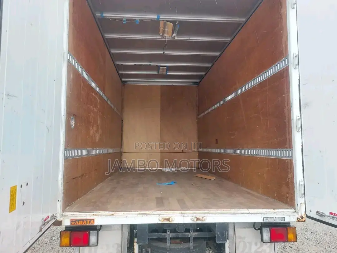 Isuzu ELF Closed Body