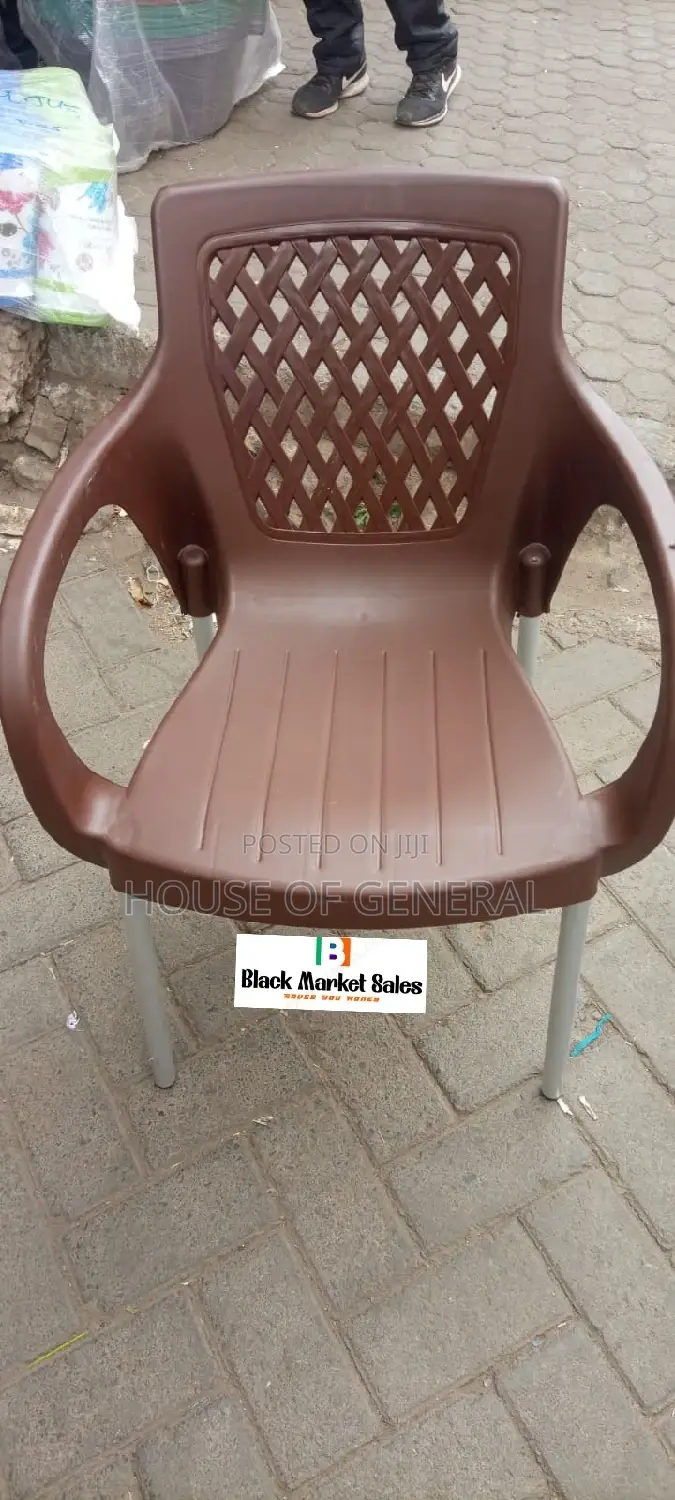 Strong Plastic Chair With Metal Legs