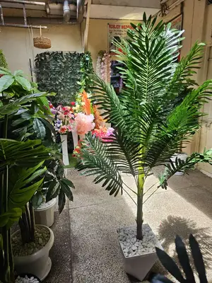 1.5m KSH Palm and Vase.