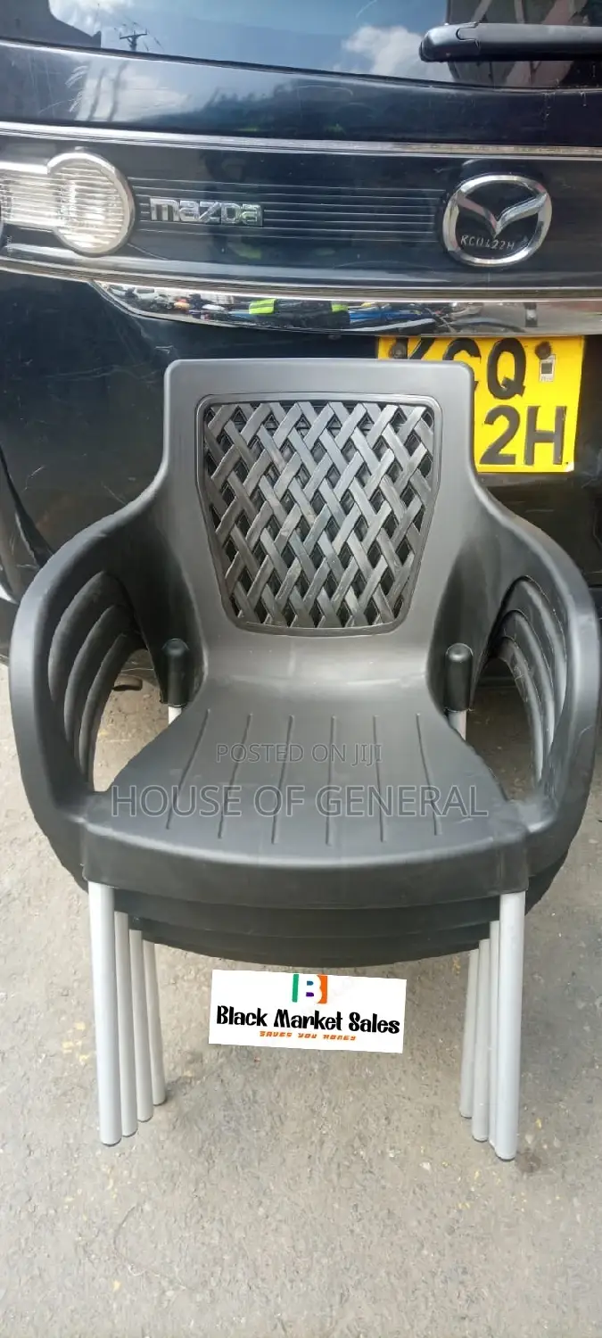 Comfortable Plastic Chair With Metal Legs