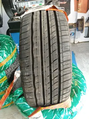 235/50r18 Roadx Tyre