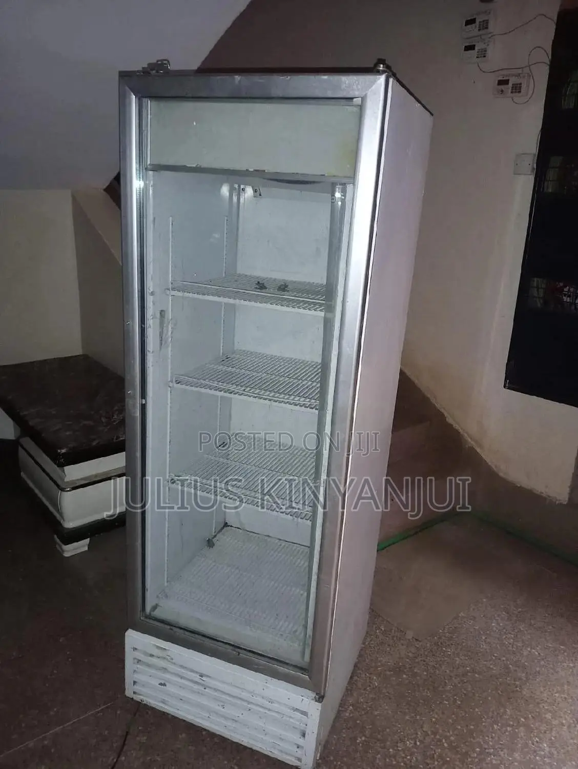 Displaying Fridge 400L