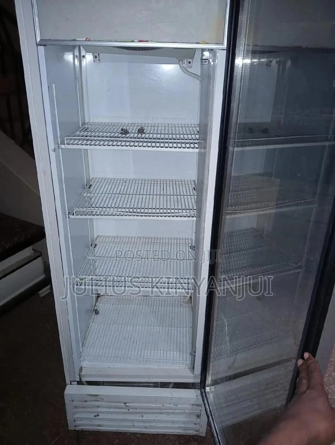 Displaying Fridge 400L