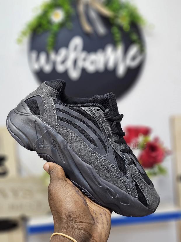 Yeezy 700 Vanta - main view