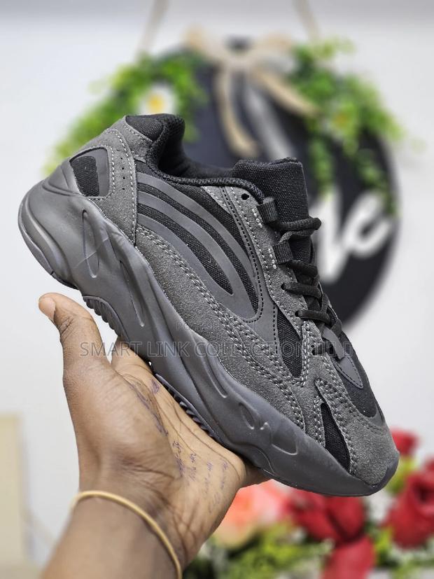 Yeezy 700 Vanta - thumbnail 2