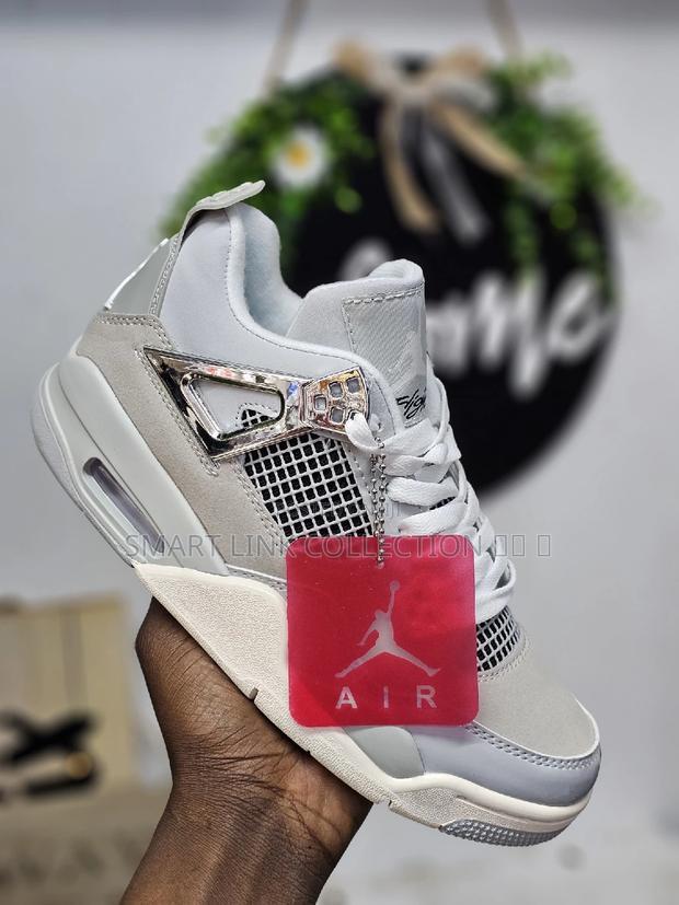Air Jordan 4 Frozen