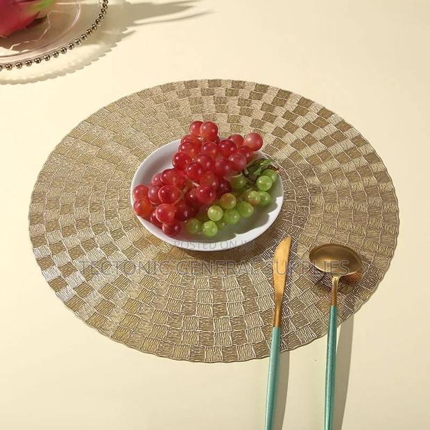 6pcs PVC Non-Woven Table Mats *Gold and Silver* - thumbnail 4
